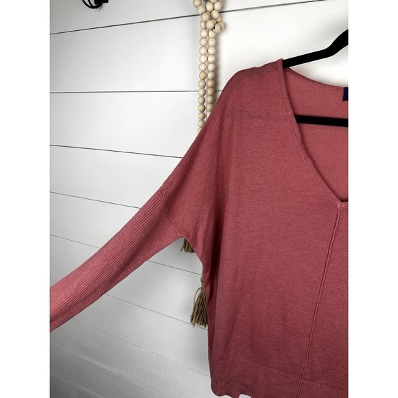 Pre-Loved Francesca's Collection Desert Rose v-neck sweater - Picture 4 of 7